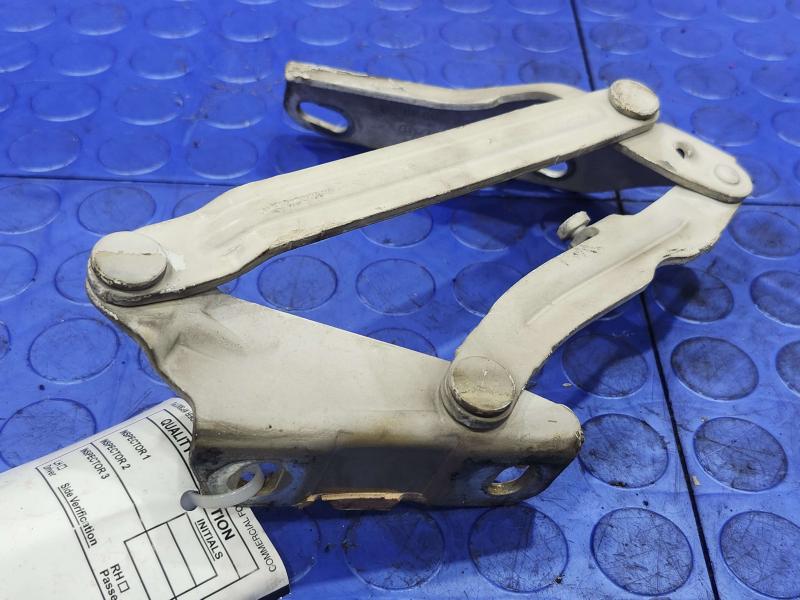 2012 Mercedes Sprinter Hood Hinge