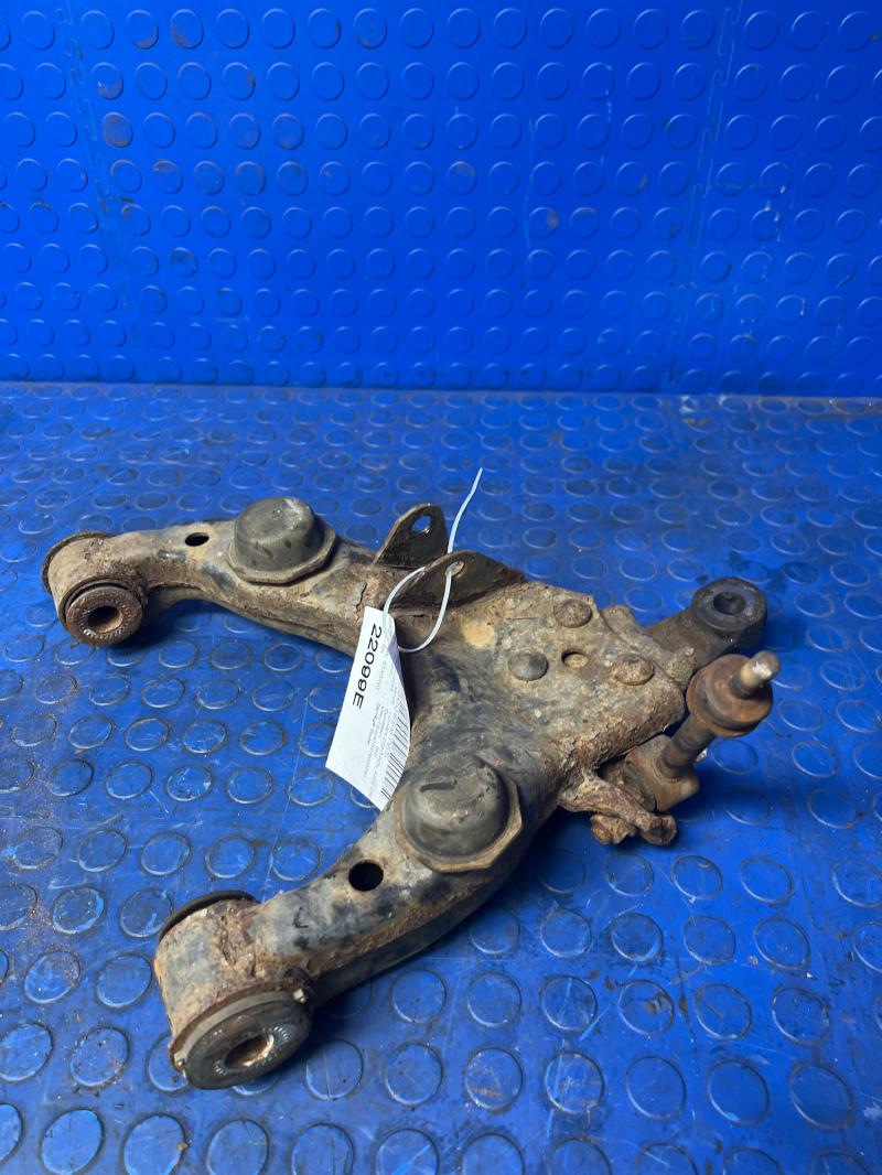 1996 - 2002 Toyota 4Runner Front Lower Control Arm RH Passenger Side OEM 4806835081