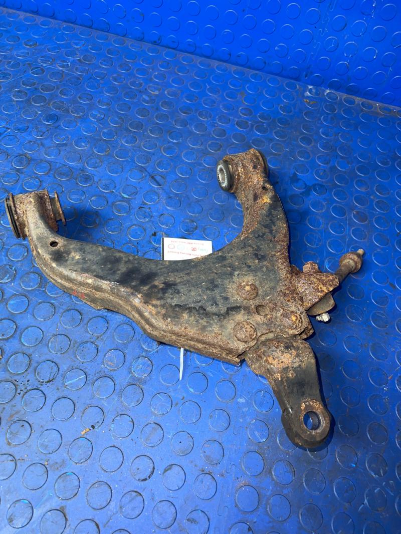 1996 - 2002 Toyota 4Runner Front Lower Control Arm RH Passenger Side OEM 4806835081