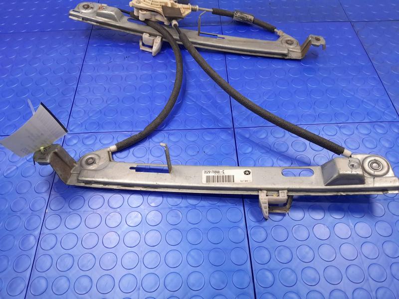 2012 Jeep Patriot Front Door Regulator