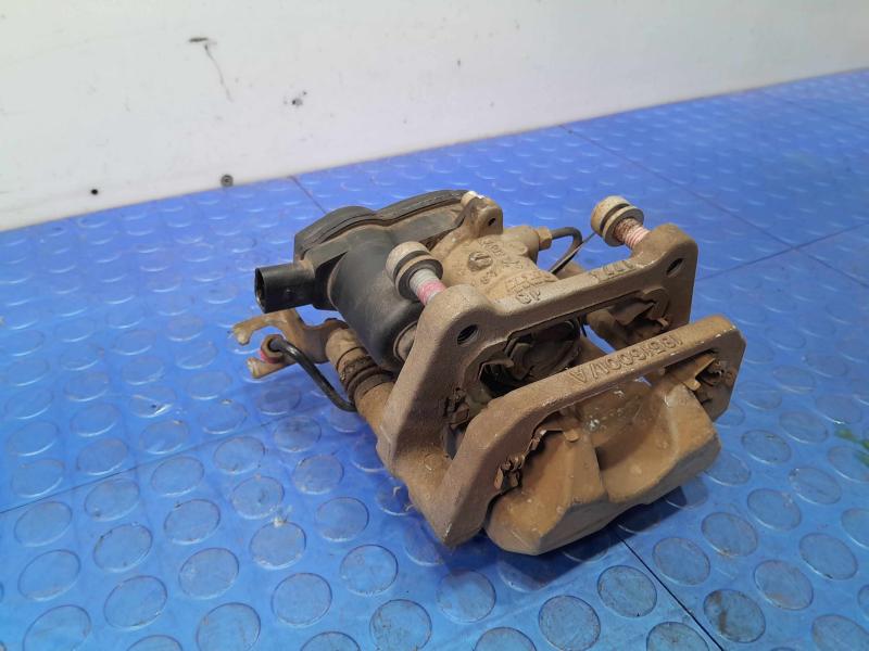 2015 Chrysler 200 Caliper