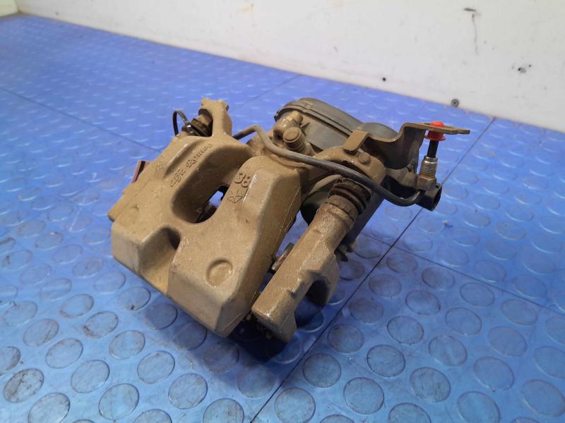 2015 Chrysler 200 Caliper