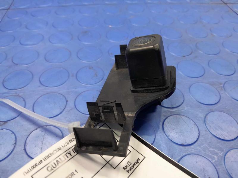 2018-2020 Toyota Sienna Liftgate Decklid Rear View Camera Assembly OEM 8679008040