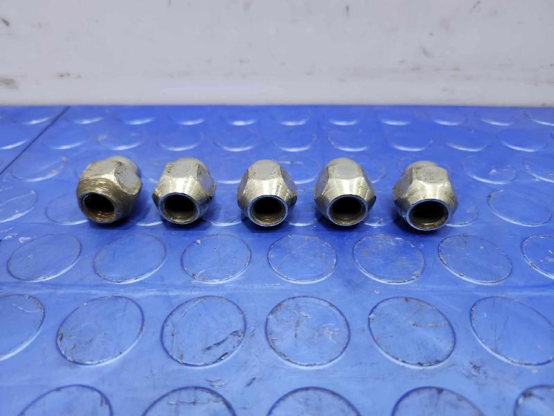 2013 Hyundai Santa Fe Lug Nuts