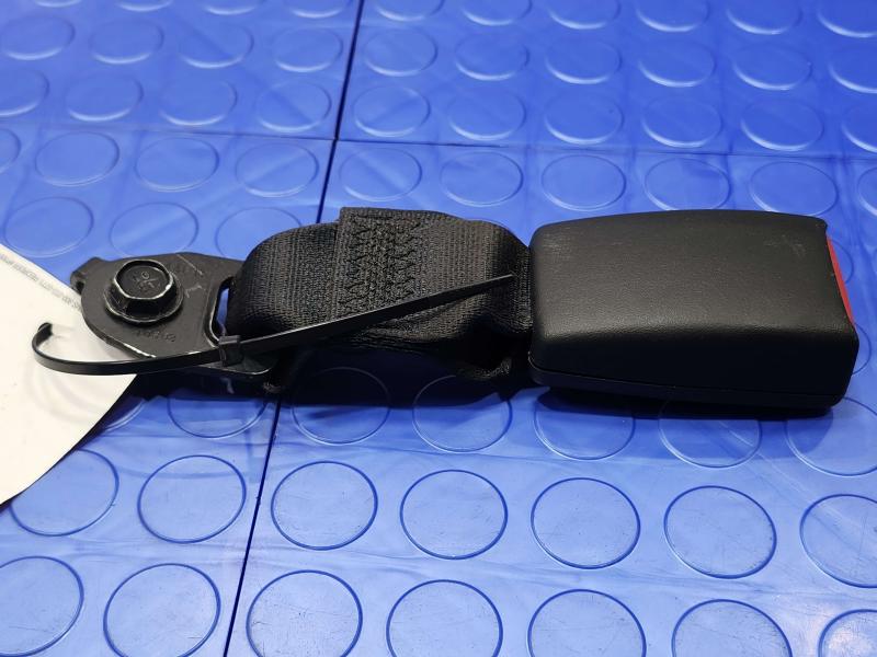 2011 Infiniti QX56 Rear Seat Belt