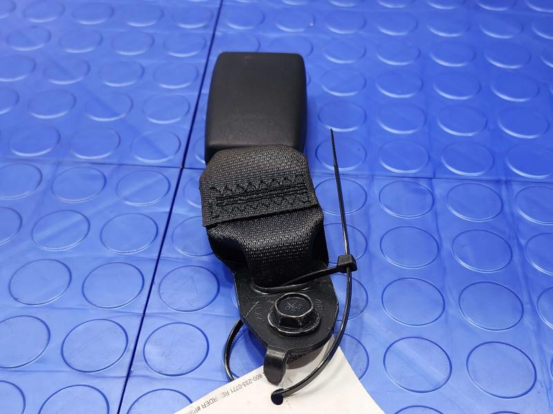 2011 Infiniti QX56 Rear Seat Belt