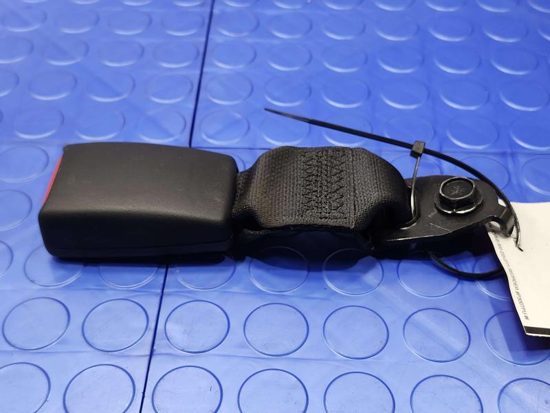 2011 Infiniti QX56 Rear Seat Belt