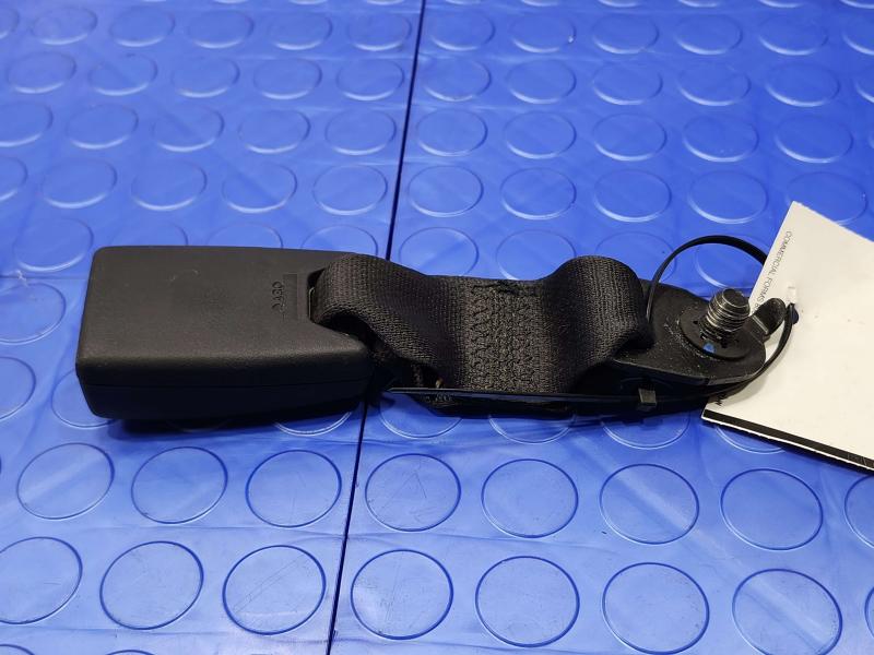 2011 Infiniti QX56 Rear Seat Belt