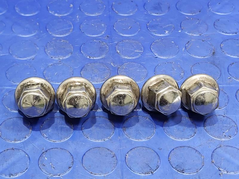 2020 Ford Mustang Lug Nuts