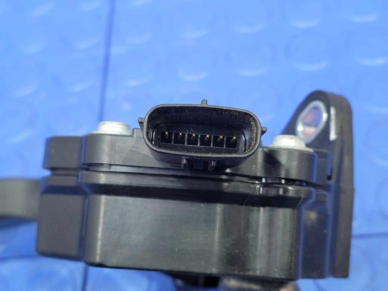 2018-2019 Subaru XV Crosstrek Accelerator Pedal Assembly OEM 36010FL020