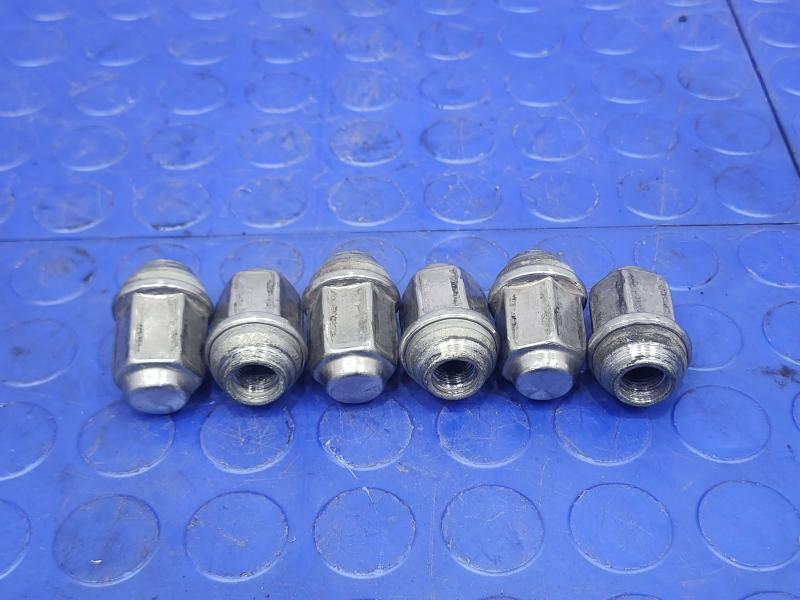 2019 Nissan Titan Lug Nuts