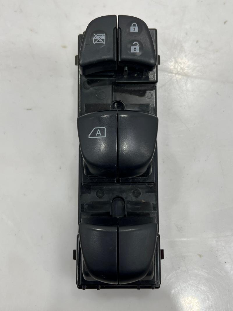 2020 Nissan Versa Door Switch Front