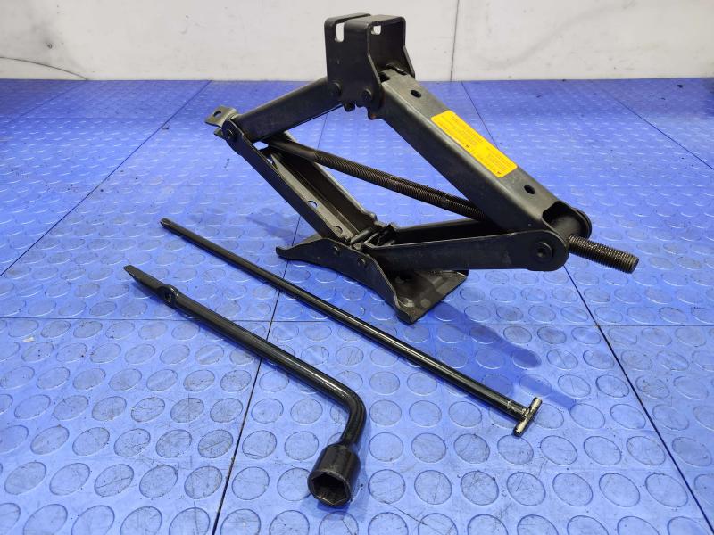 2013 Nissan Pathfinder Jack Assembly