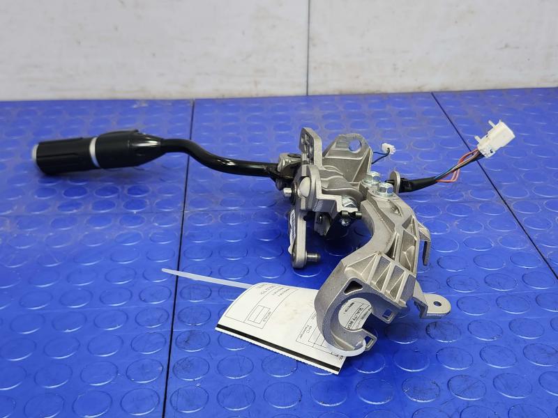 2019 Nissan Titan Floor Shifter