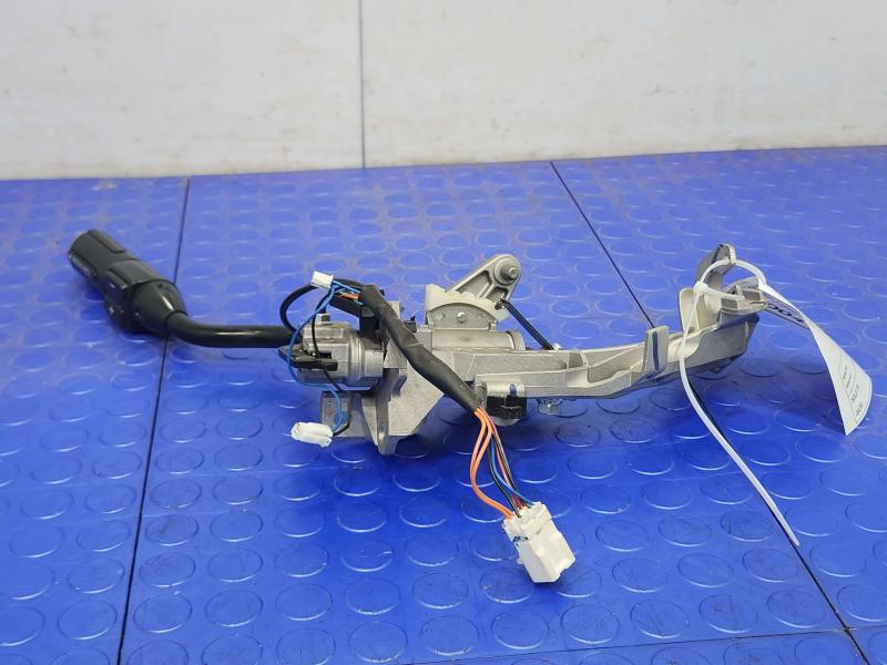2019 Nissan Titan Floor Shifter