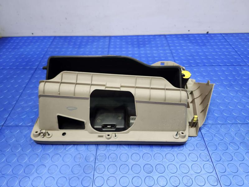 2002 Toyota Camry Glove Box