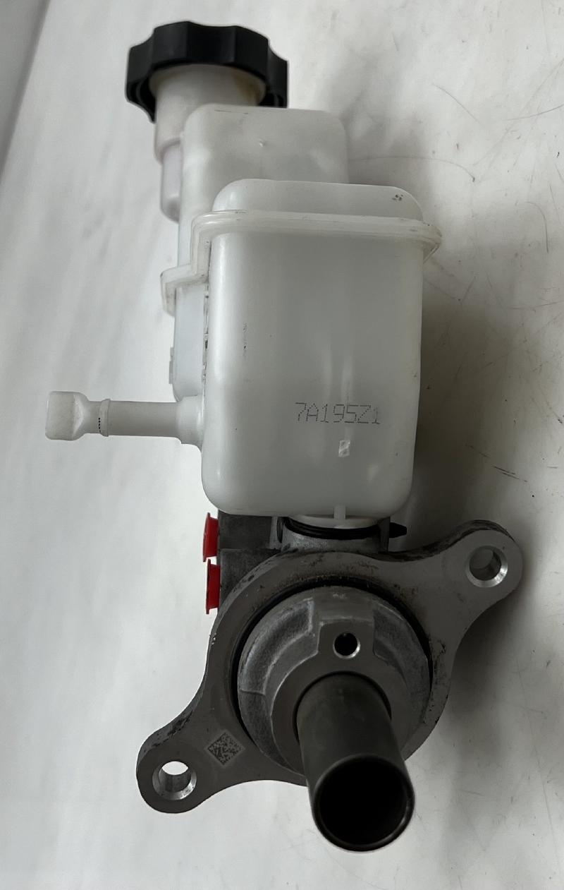 2015 - 2019 Hyundai Sonata 2.0L 2.4L Brake Master Cylinder OEM 58510C1500