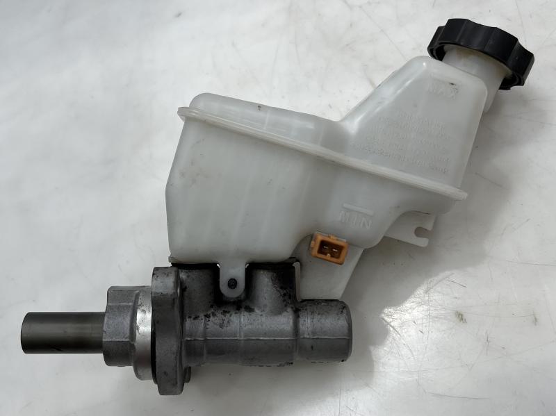 2015 - 2019 Hyundai Sonata 2.0L 2.4L Brake Master Cylinder OEM 58510C1500