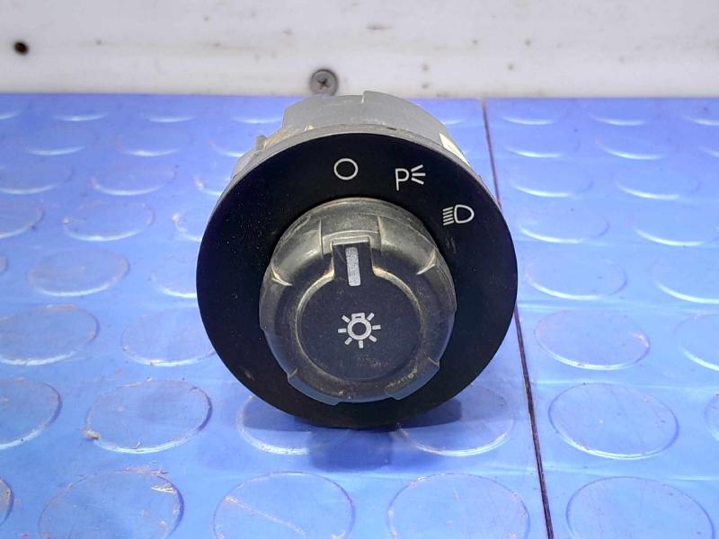 2013 Ford F-250 Super Duty Headlight Switch (Dash Mtd)