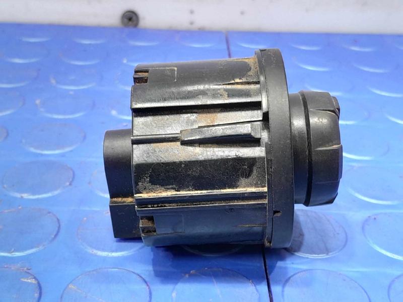 2013 Ford F-250 Super Duty Headlight Switch (Dash Mtd)