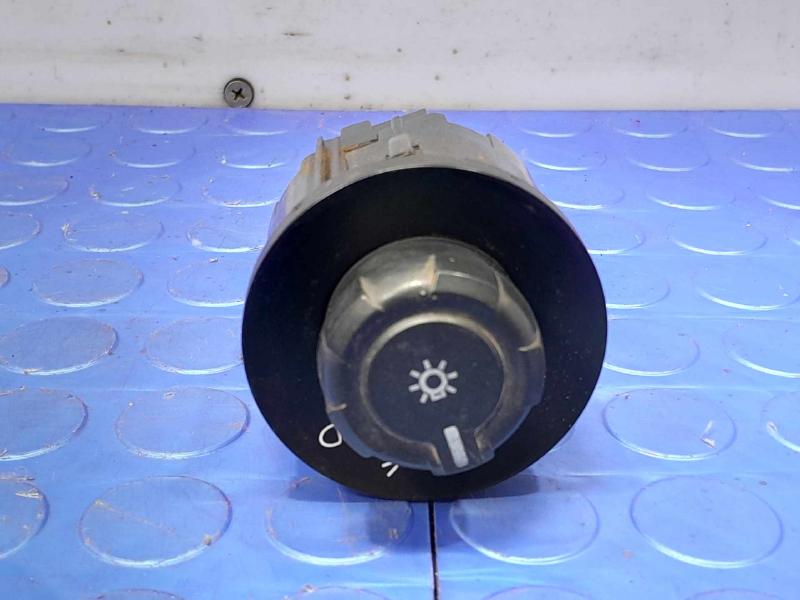 2013 Ford F-250 Super Duty Headlight Switch (Dash Mtd)