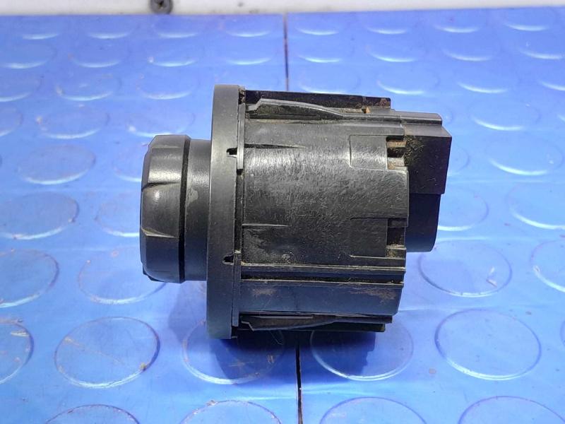 2013 Ford F-250 Super Duty Headlight Switch (Dash Mtd)