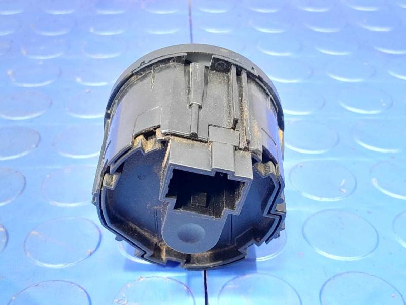 2013 Ford F-250 Super Duty Headlight Switch (Dash Mtd)
