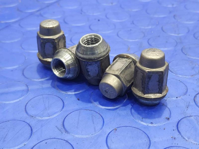 2010 Chevrolet Impala Lug Nuts