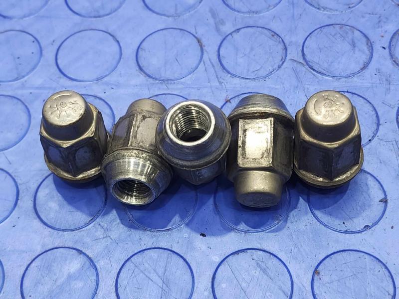 2010 Chevrolet Impala Lug Nuts