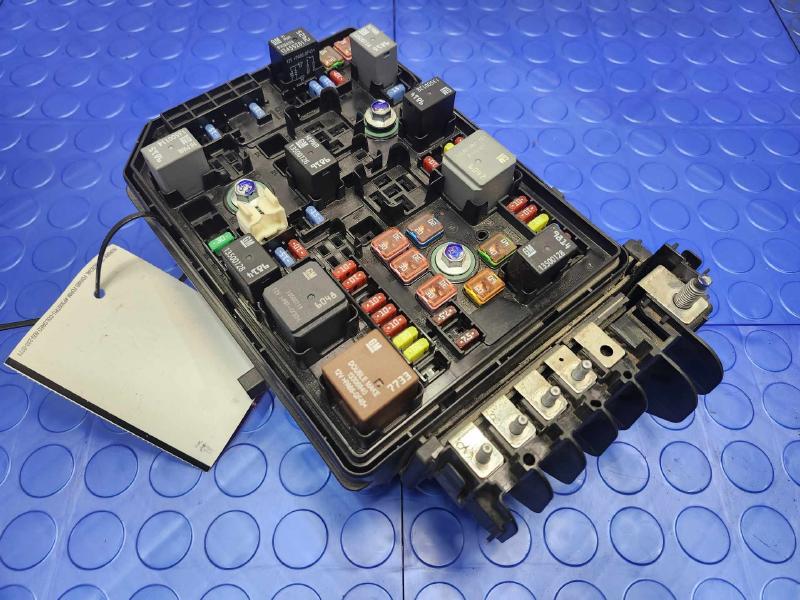 2019 Chevrolet Equinox Engine Fuse Box