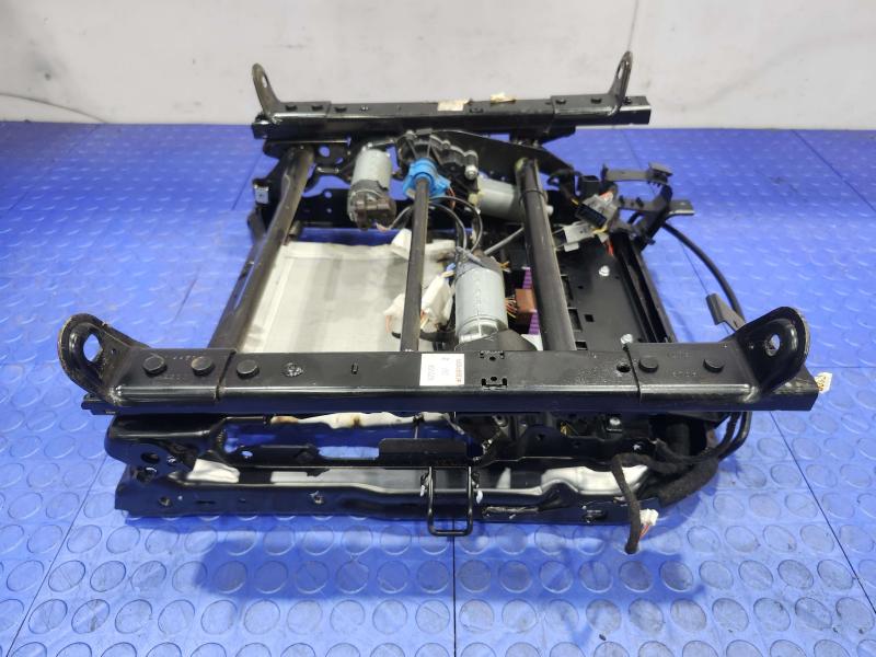 2011 Maserati Quattroporte Seat Track