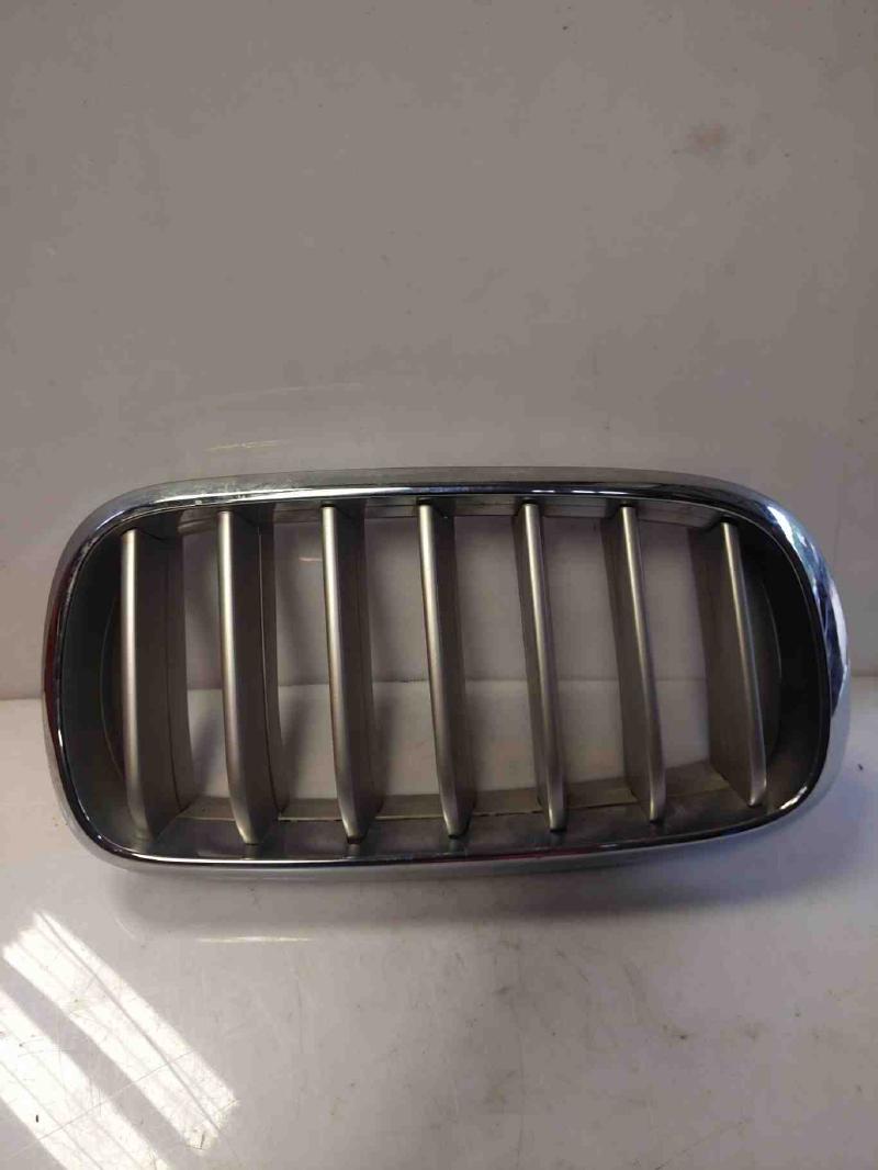 2014-2018 BMW X5 Upper Grille RH Side w/o Night Vision w/ Chrome Surround OEM 51117303108