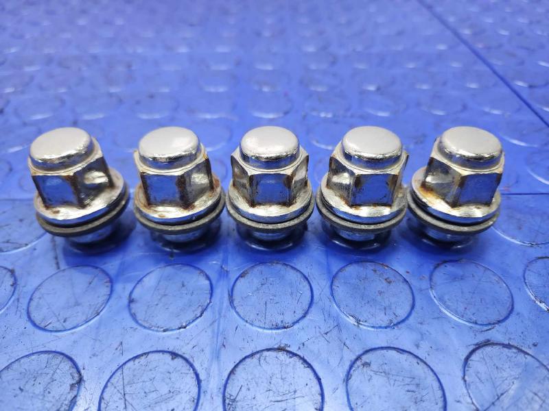 2013 Lexus GS 350 Lug Nuts