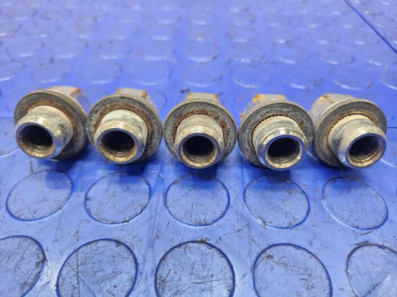 2013 Lexus GS 350 Lug Nuts