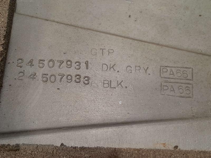 1999 Buick Park Avenue Engine Cover