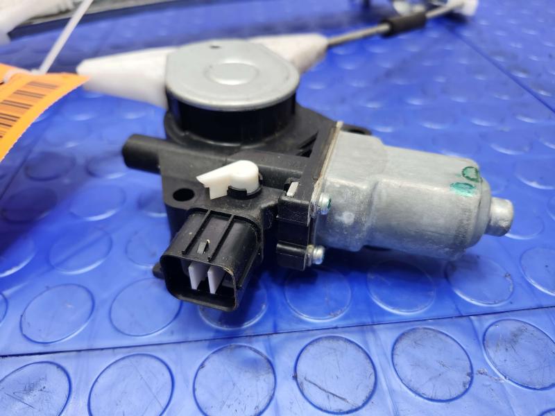 2018 Subaru Legacy Front Door Regulator