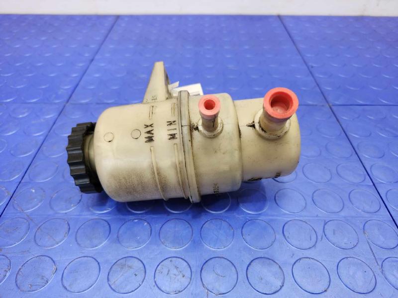 2009 Volkswagen Routan Power Steering Reservoir