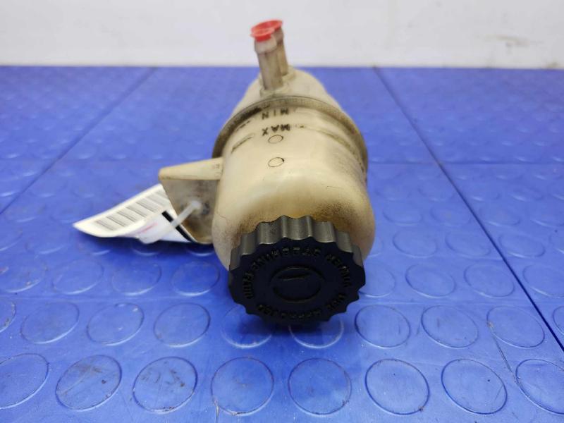 2009 Volkswagen Routan Power Steering Reservoir