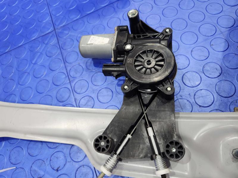 2018 Chevrolet Equinox Front Door Regulator