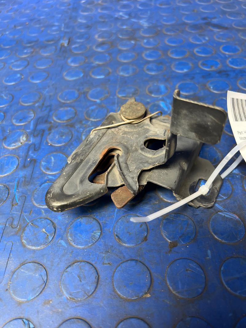 1999 - 2006 Chevy Silverado GMC Sierra Hood Latch OEM 15756432