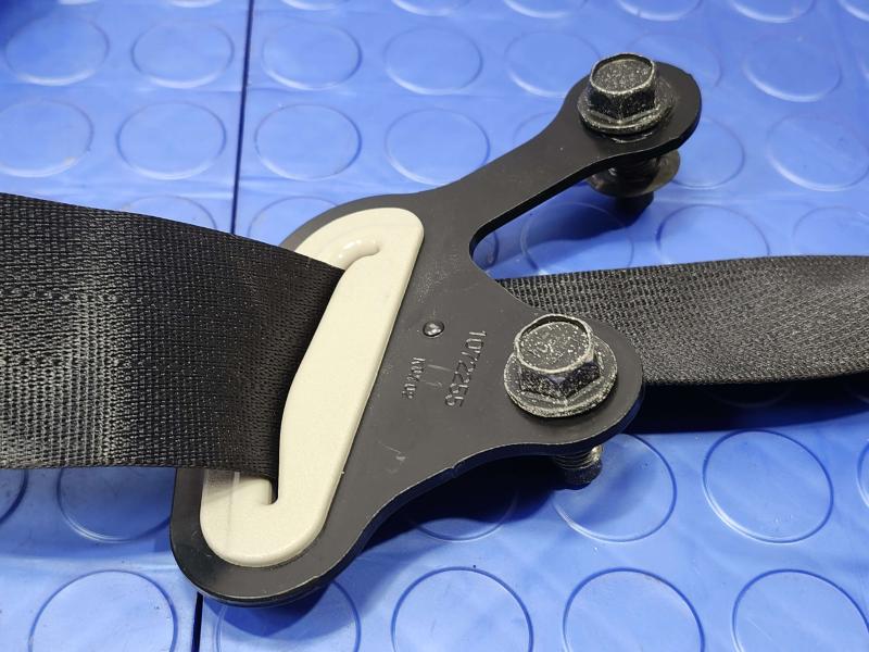 2011 Infiniti QX56 Rear Seat Belt