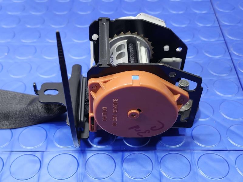 2011 Infiniti QX56 Rear Seat Belt