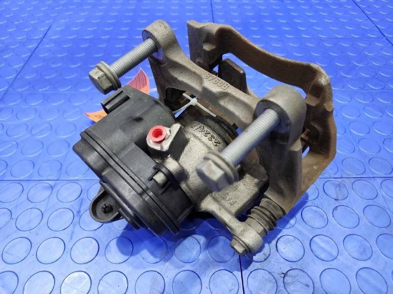 2017 Audi Q7 Caliper
