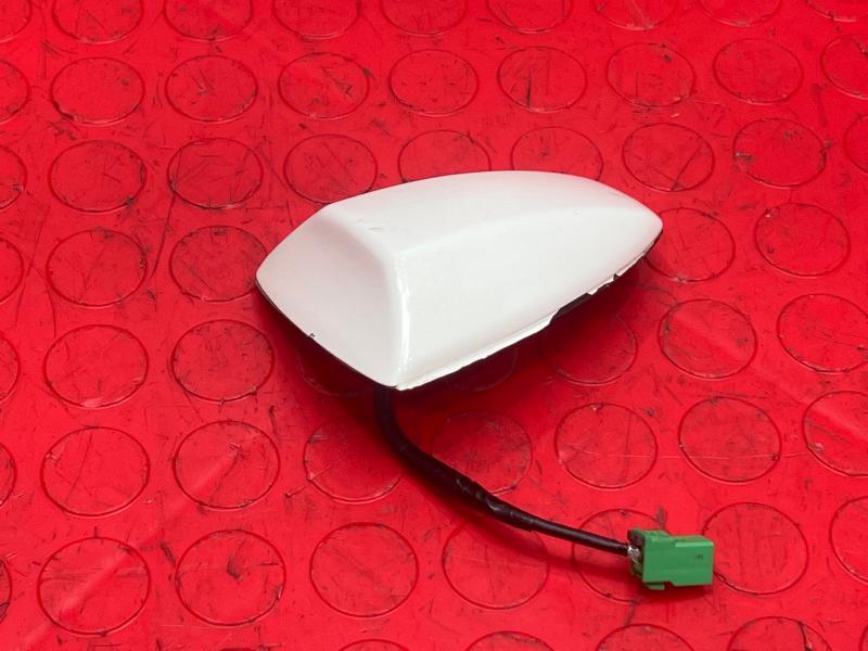 2011 Infiniti QX56 Antenna