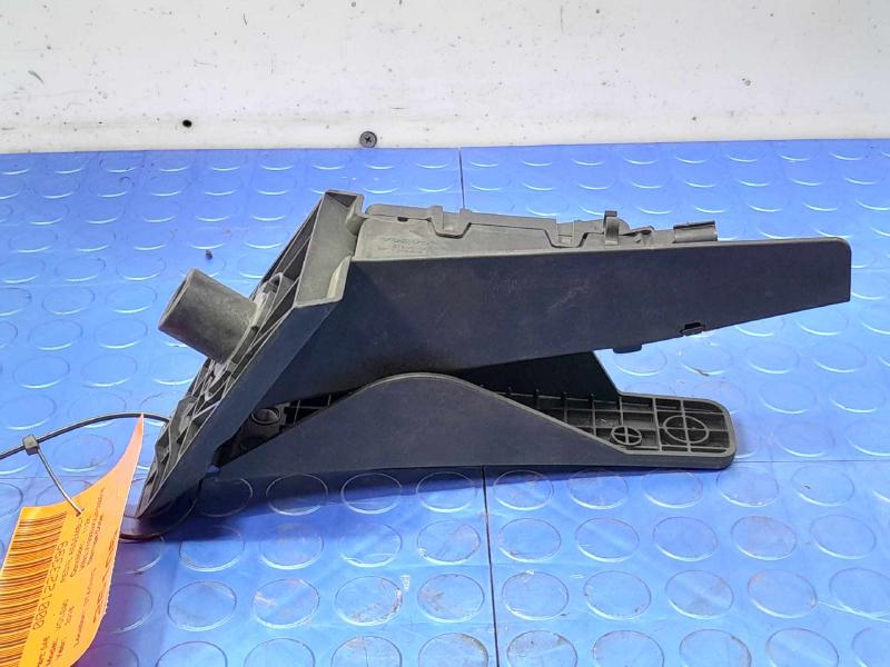 2017-2023 Volvo S90 Accelerator Pedal Assembly Genuine OEM 31489764