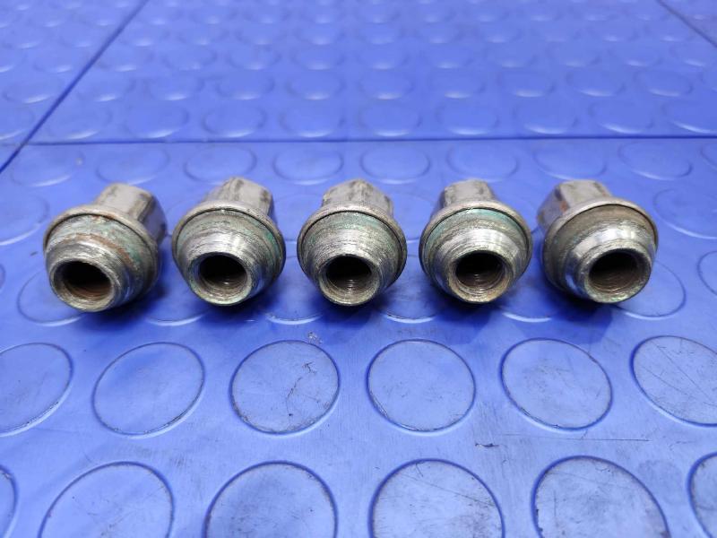 2017 Chevrolet Cruze Lug Nuts