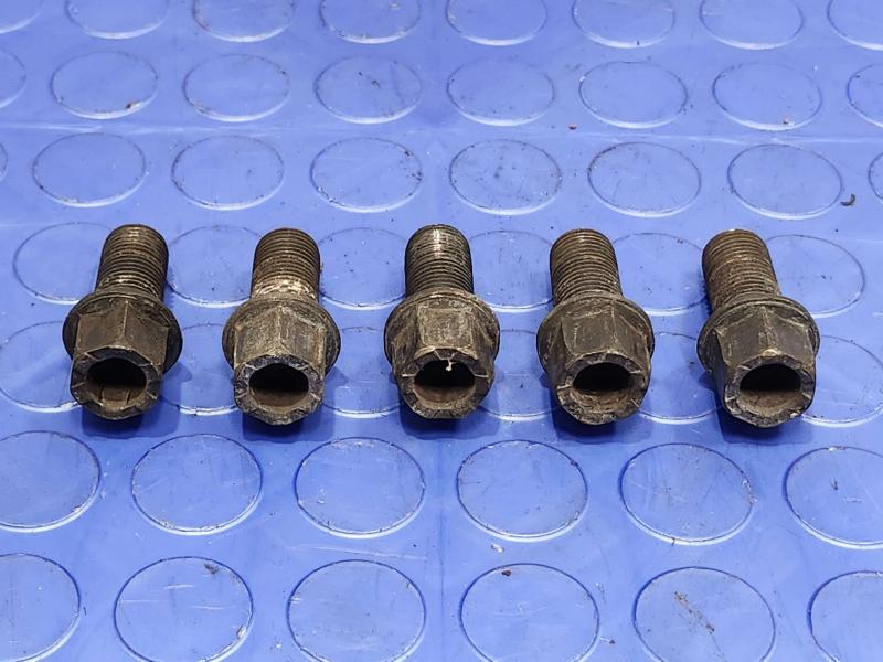 2005 Volkswagen Jetta Lug Nuts