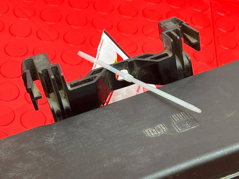 2012 Ford Taurus Engine Fuse Box