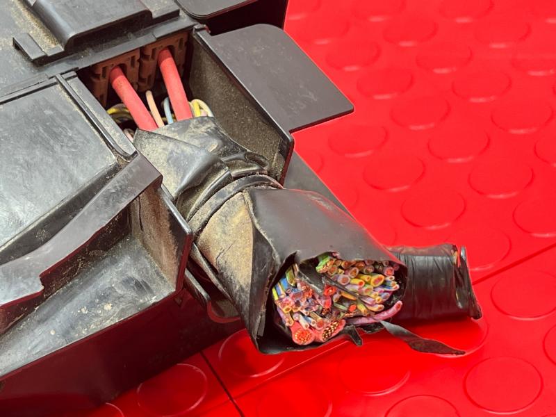 2012 Ford Taurus Engine Fuse Box