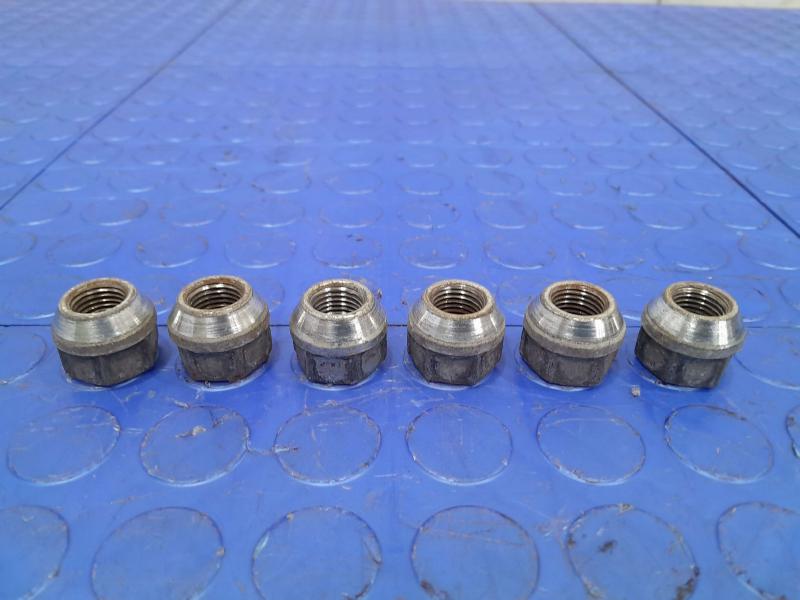 2013 Cadillac Escalade Lug Nuts